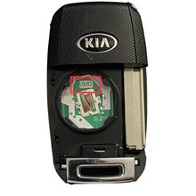 Load image into Gallery viewer, 4 Button KIA Sorento Flip Key OSLOKA-910T (UMD)  95430-C5100 (OEM)
